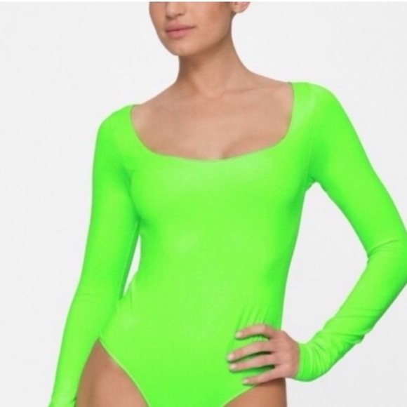 SKIMs essential bodysuit NWT size s/m - Picture 6 of 6